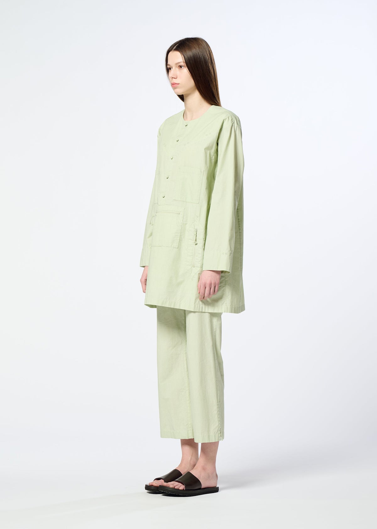 A model wears the HaaT KANGRI POCKET DOT trousers.