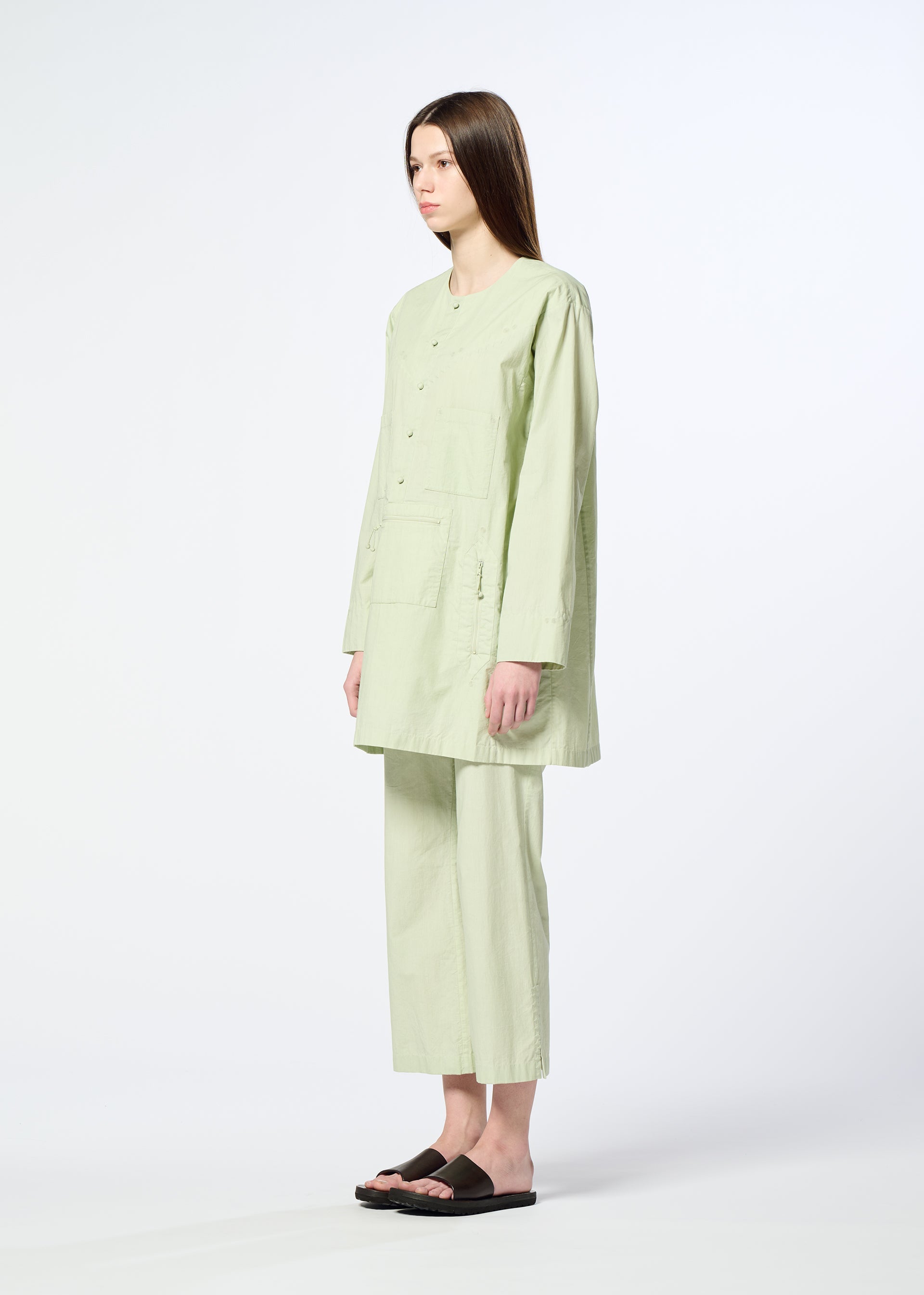 A model wears the HaaT KANGRI POCKET DOT trousers.