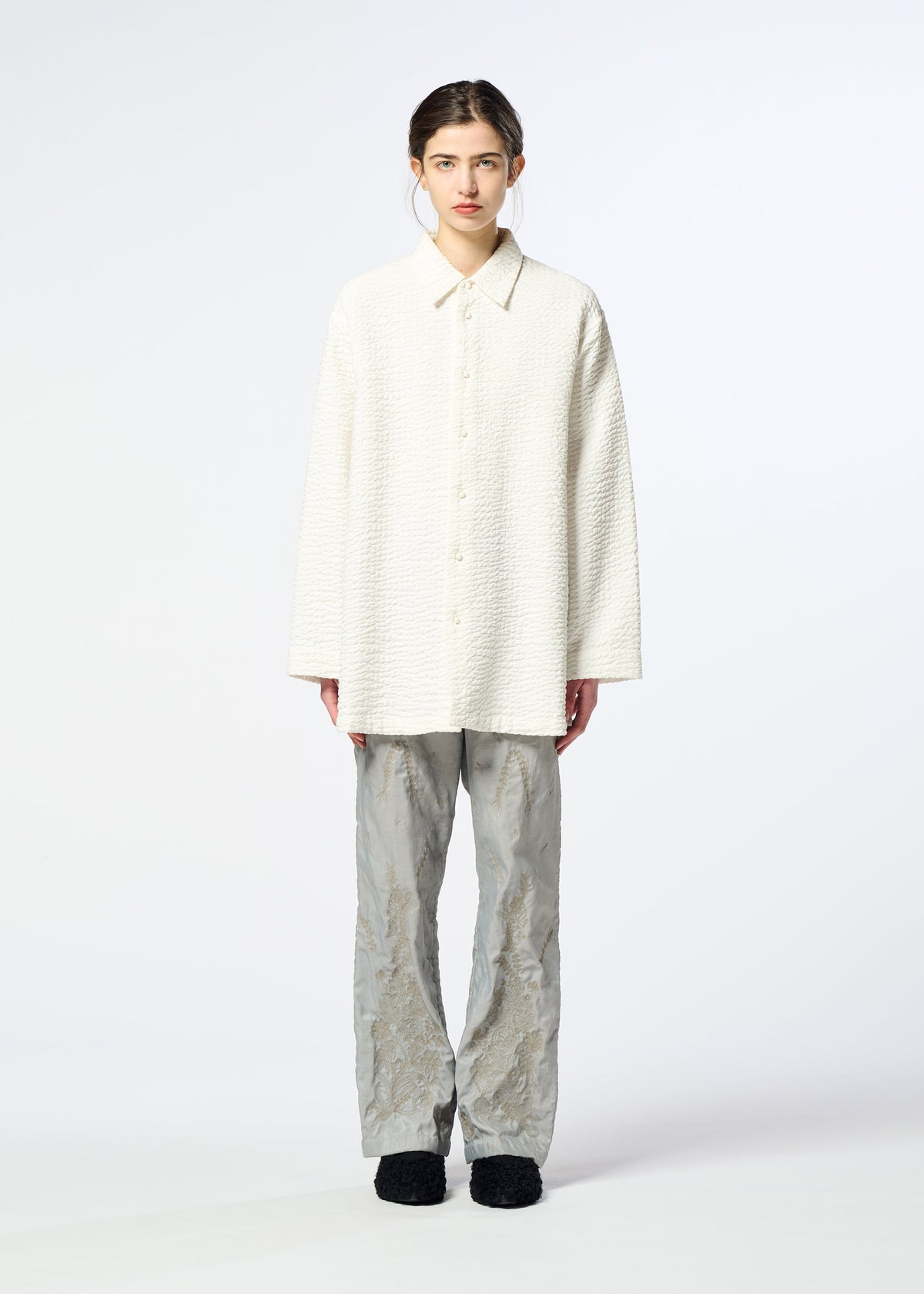 A model wears the HaaT 3 MUL MACHINE KABIRA 3-mul-machine-kabira-top-white.