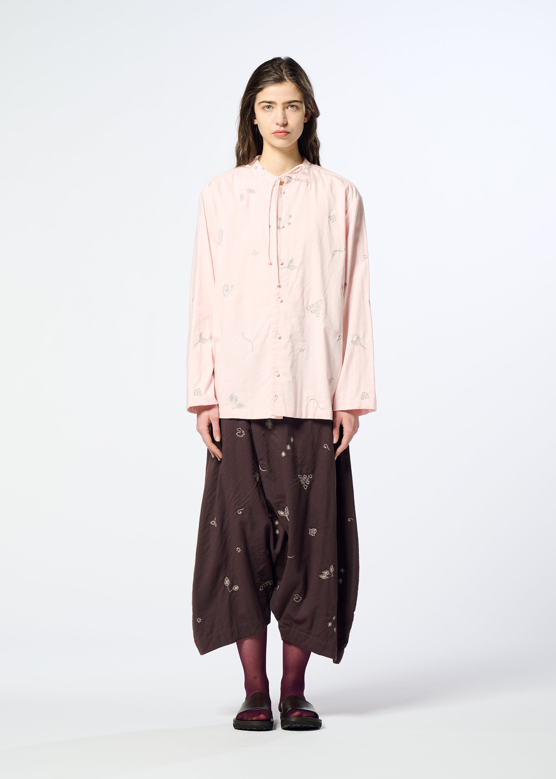 A model wears the HaaT MULMUL BHILL mulmul-bhill-top-ecru.