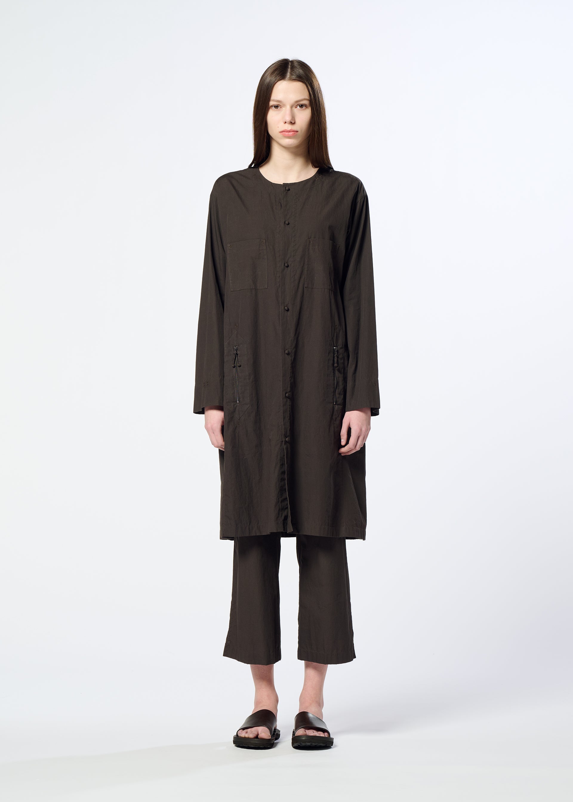 A model wears the HaaT KANGRI POCKET DOT shirt.