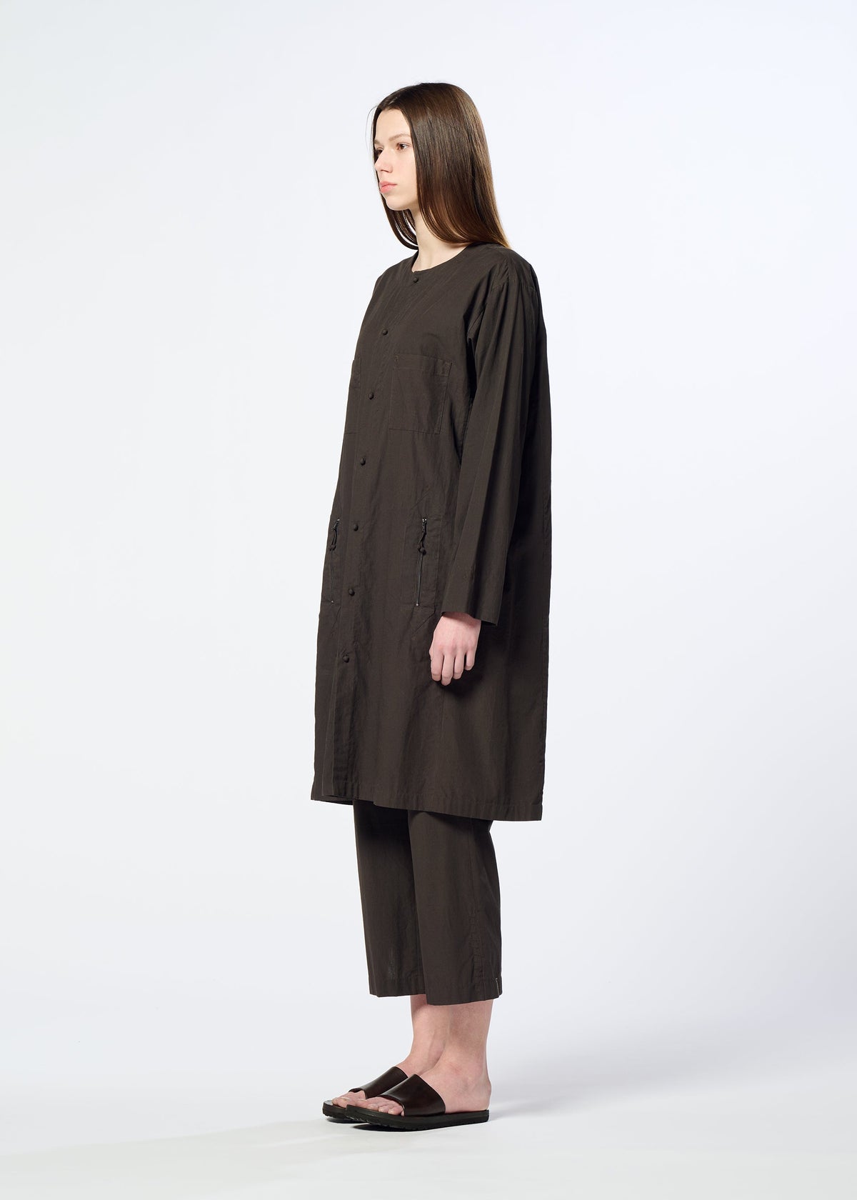 A model wears the HaaT KANGRI POCKET DOT shirt.