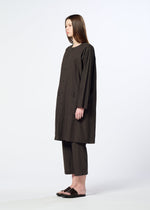 A model wears the HaaT KANGRI POCKET DOT shirt.