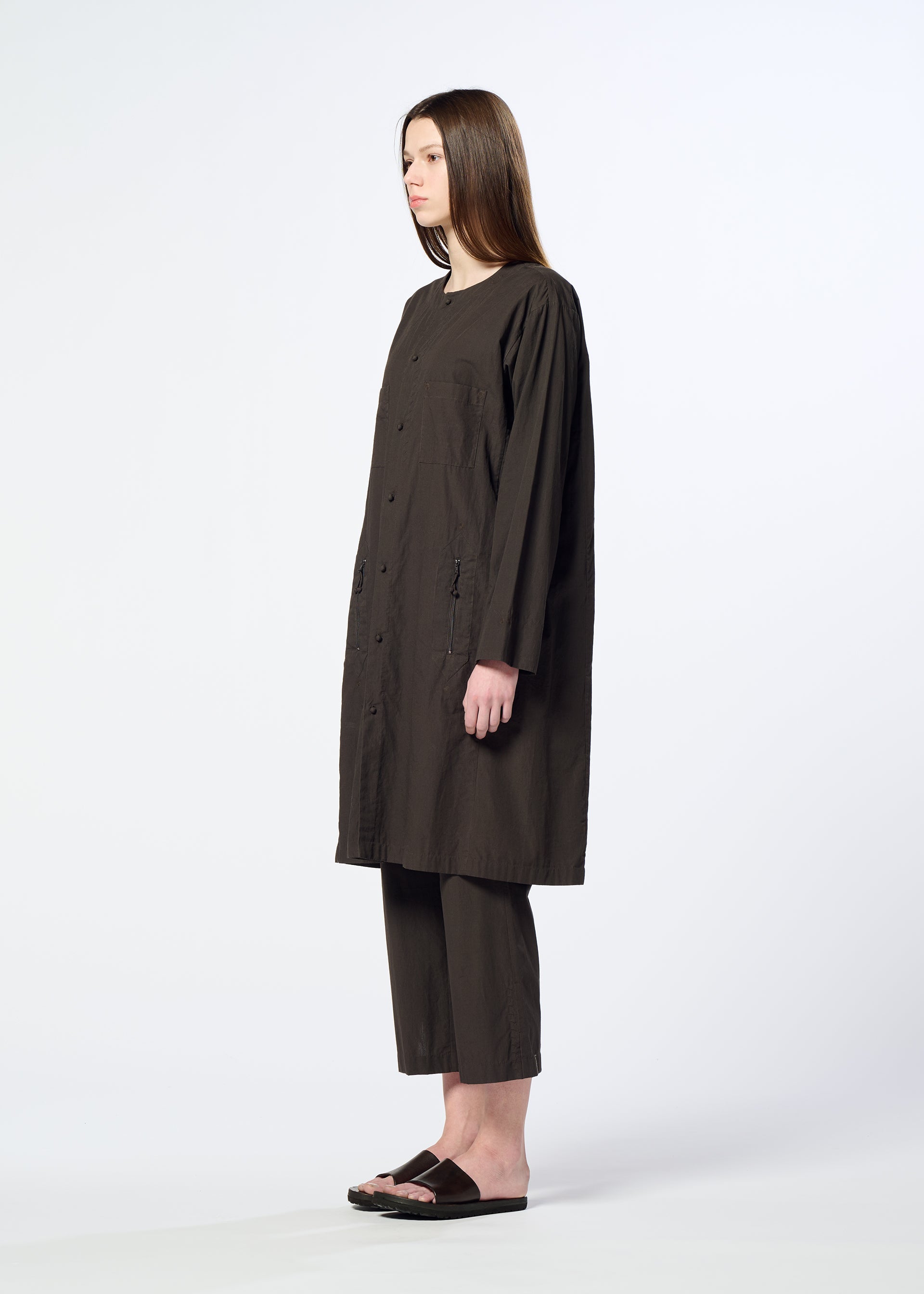A model wears the HaaT KANGRI POCKET DOT shirt.