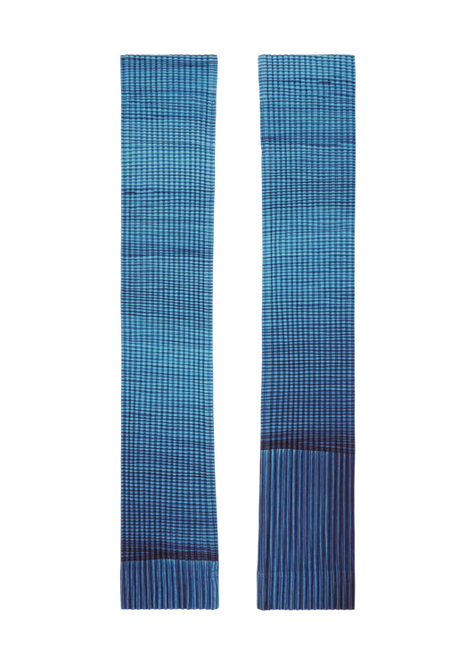 A product shot of the HOMME PLISSÉ ISSEY MIYAKE RB_ALL OVER PLEATS TUBE gloves in blue (72).