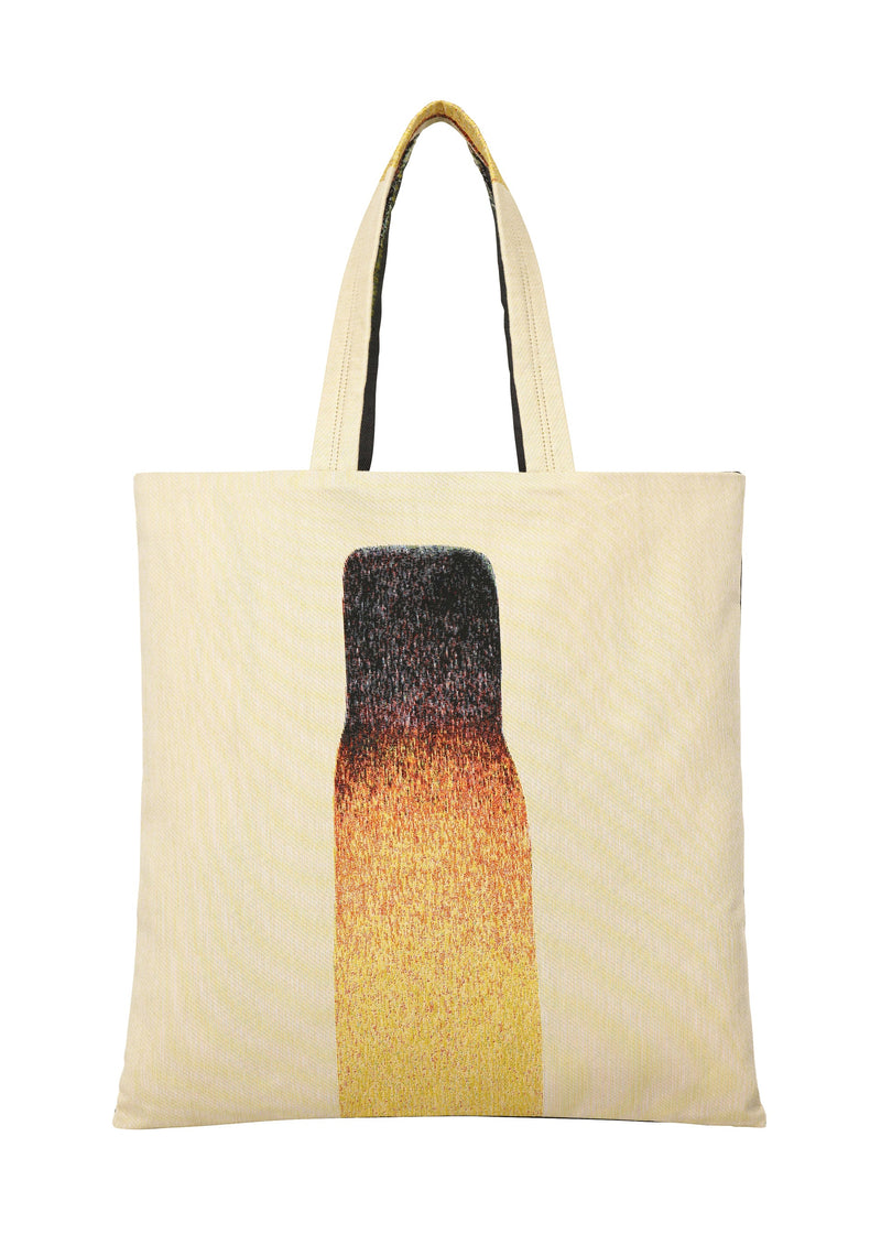 A product shot of the HOMME PLISSÉ ISSEY MIYAKE RB_STYLO BILLE GOBELIN TOTE bag in orange (32).