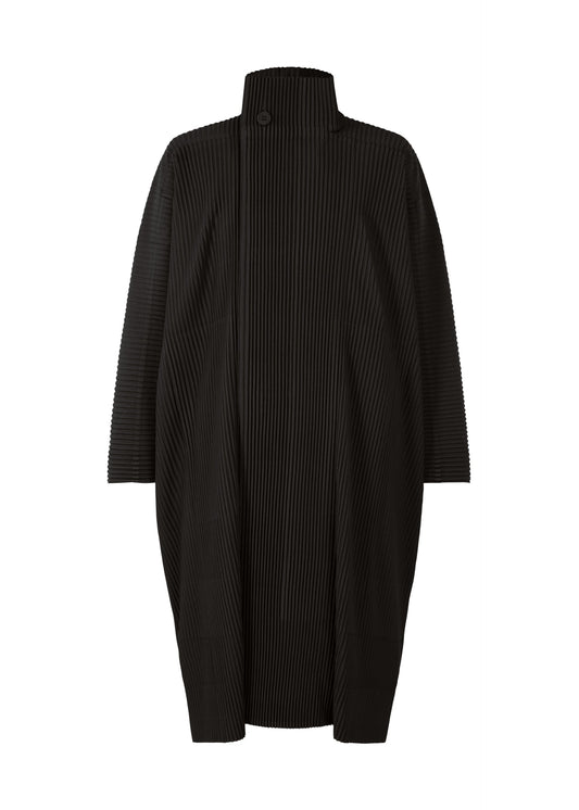 A product shot of the HOMME PLISSÉ ISSEY MIYAKE MC DECEMBER coat in black (15).