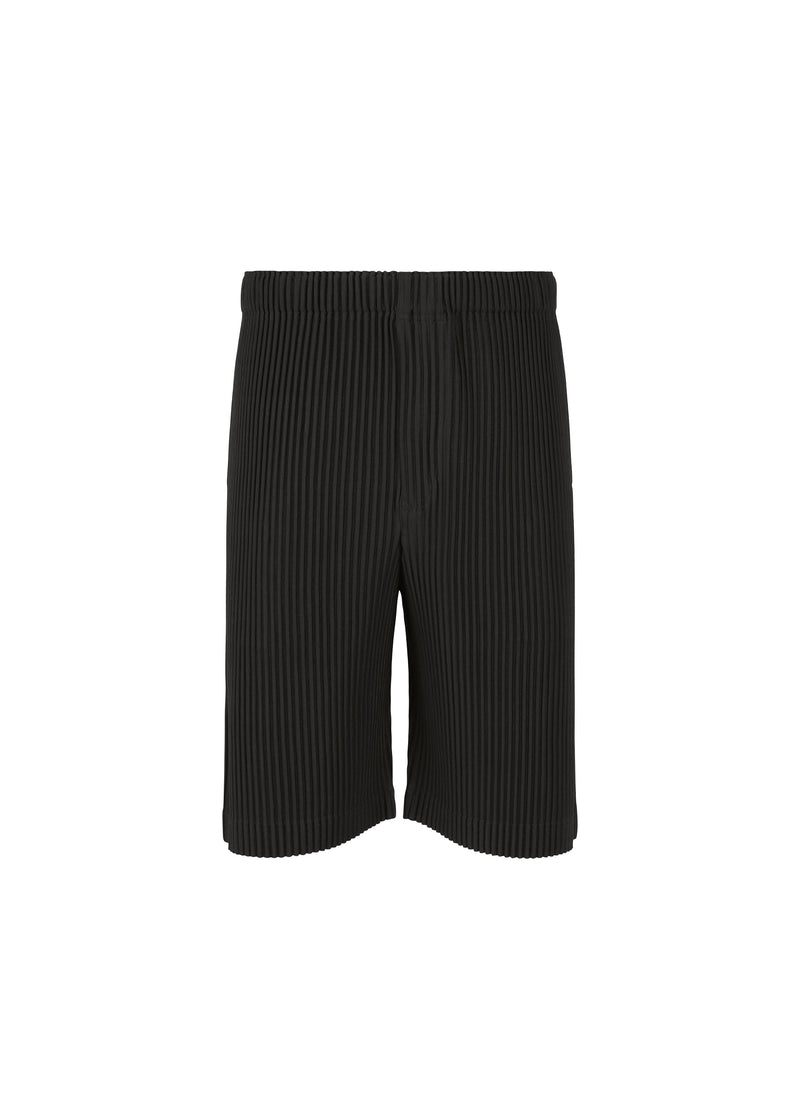 A product shot of the HOMME PLISSÉ ISSEY MIYAKE MC AUGUST shorts in black (15)