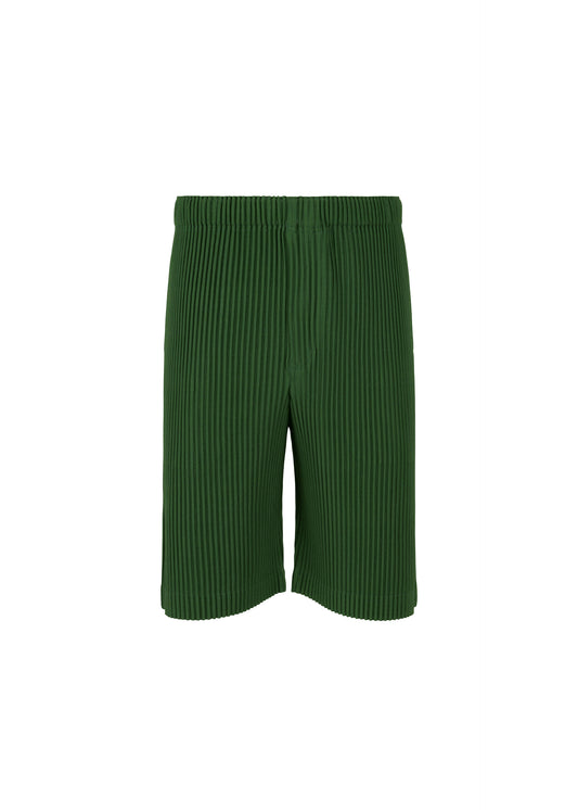 A product shot of the HOMME PLISSÉ ISSEY MIYAKE MC AUGUST shorts in seaweed green (64)