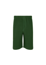 A product shot of the HOMME PLISSÉ ISSEY MIYAKE MC AUGUST shorts in seaweed green (64)