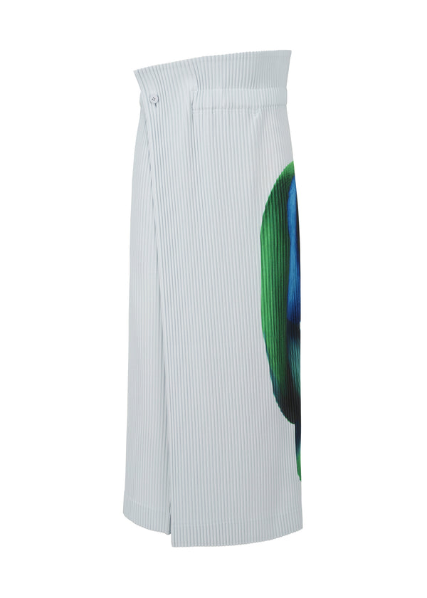 A product shot of the HOMME PLISSÉ ISSEY MIYAKE RB_DRAWING PLEATS trousers in green x blue (95)