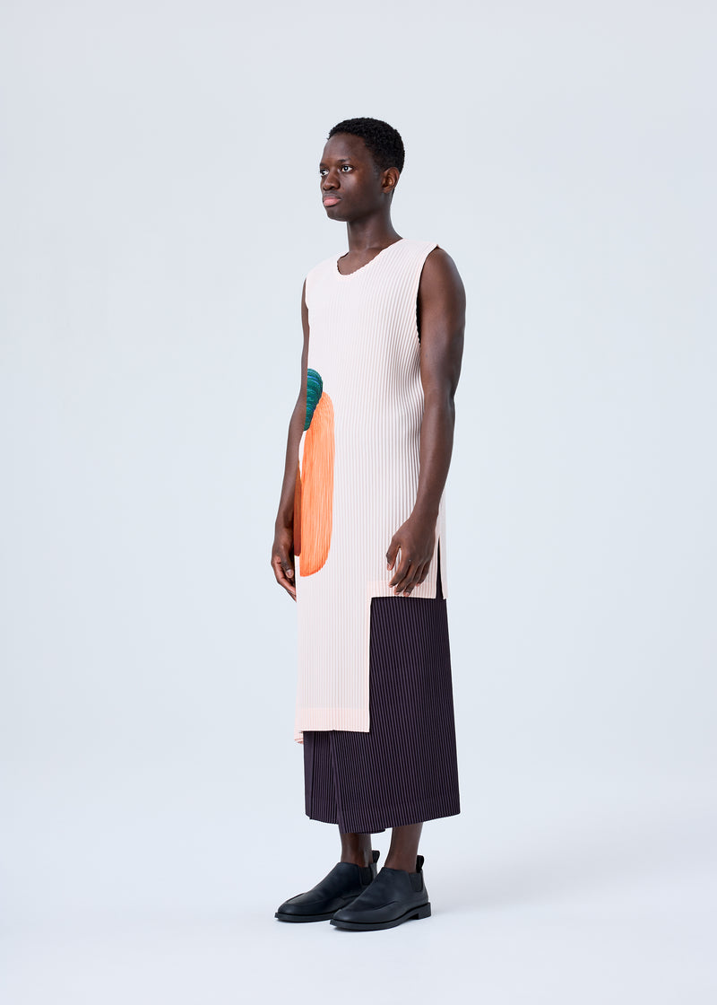 A model wears the HOMME PLISSÉ ISSEY MIYAKE RB_DRAWING PLEATS top