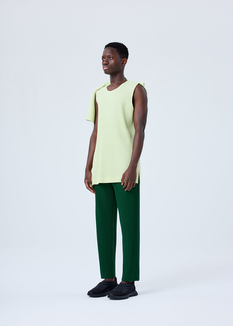 A model wears the HOMME PLISSÉ ISSEY MIYAKE RB_COLOR PALETTE 1 top