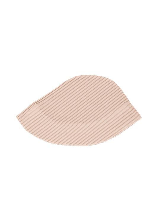 A product shot of the HOMME PLISSÉ ISSEY MIYAKE A PIECE OF MOBILE hat in rose grey (23).