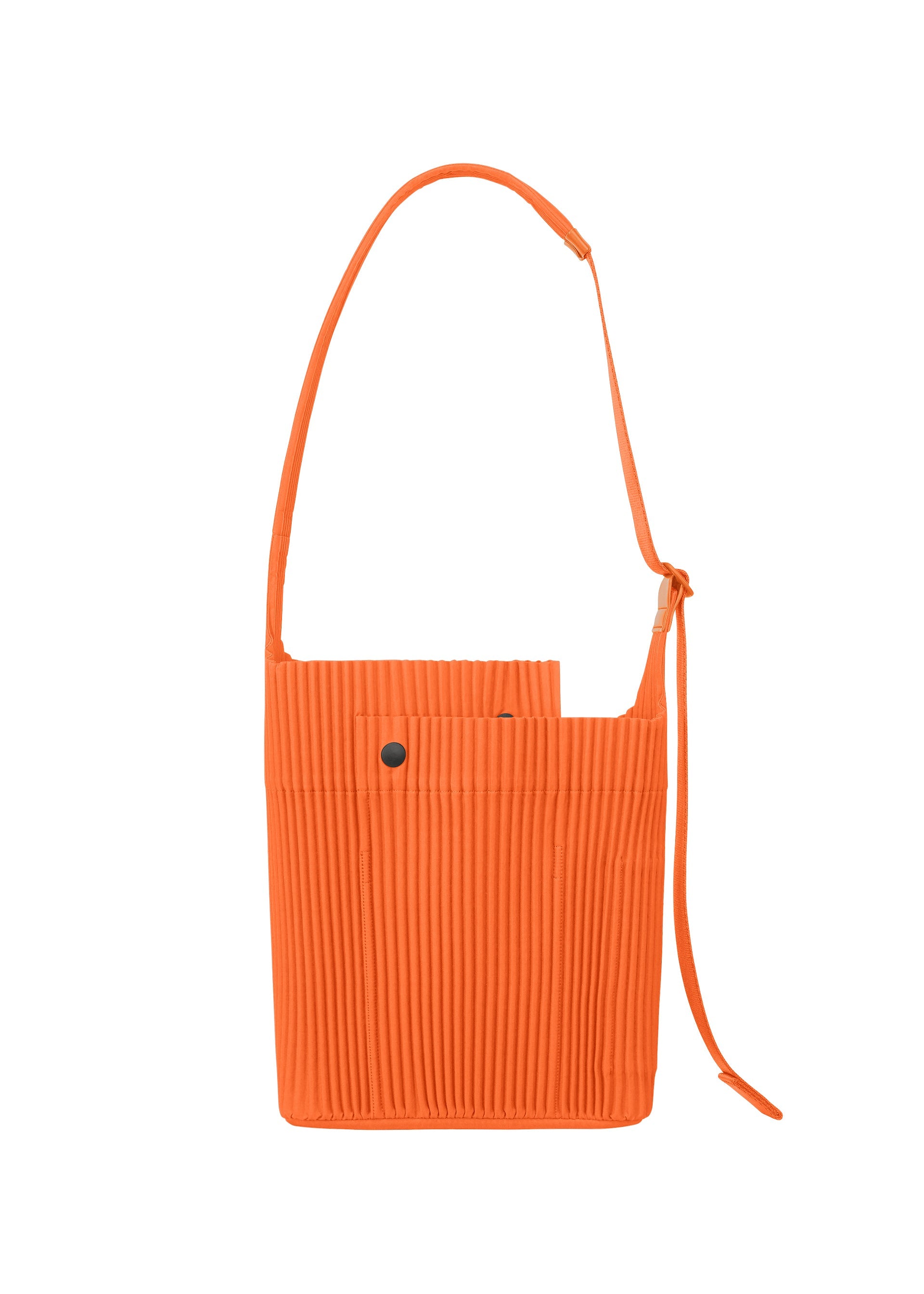 A product shot of the HOMME PLISSÉ ISSEY MIYAKE UTILITY bag in orange (32).