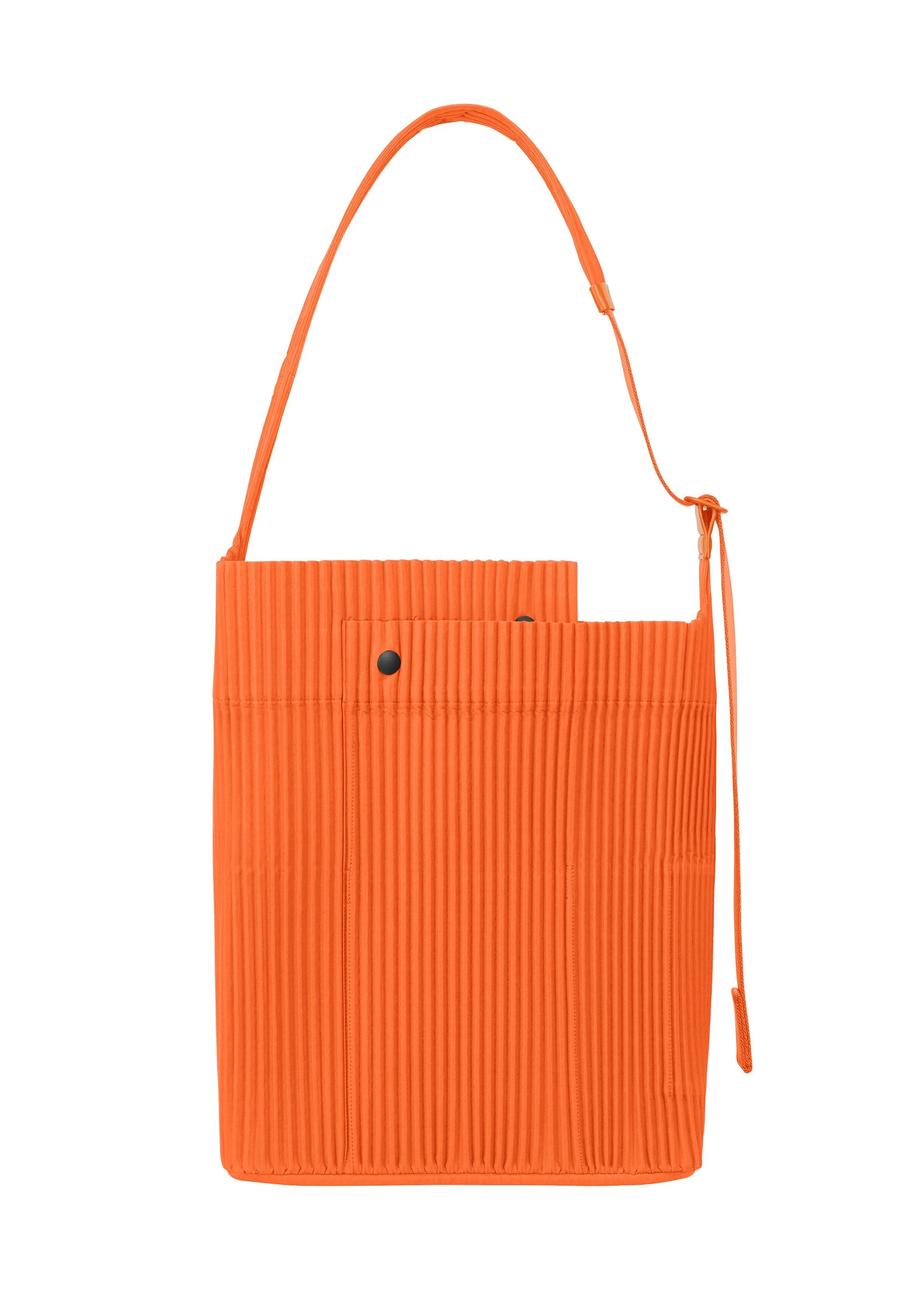 A product shot of the HOMME PLISSÉ ISSEY MIYAKE UTILITY bag in orange (32).