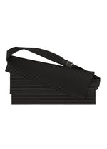 A product shot of the HOMME PLISSÉ ISSEY MIYAKE OVERLAP bag in black (15).