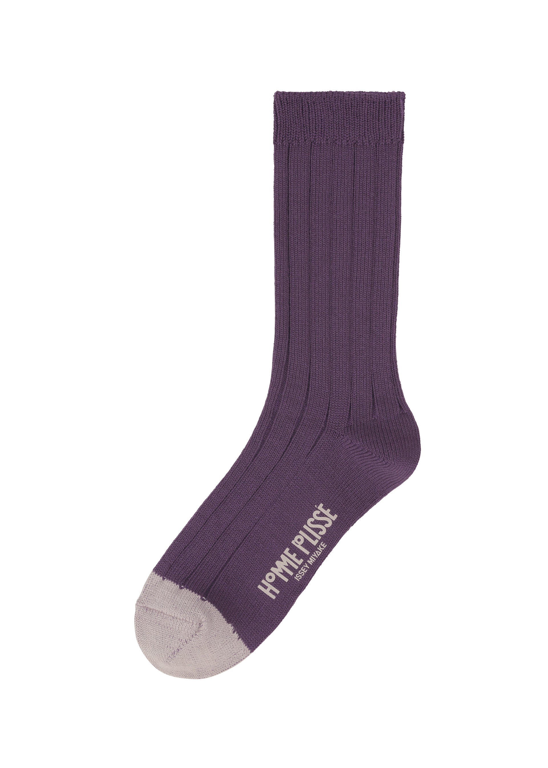 A product shot of the HOMME PLISSÉ ISSEY MIYAKE NERIKIRI socks in sumire (83).