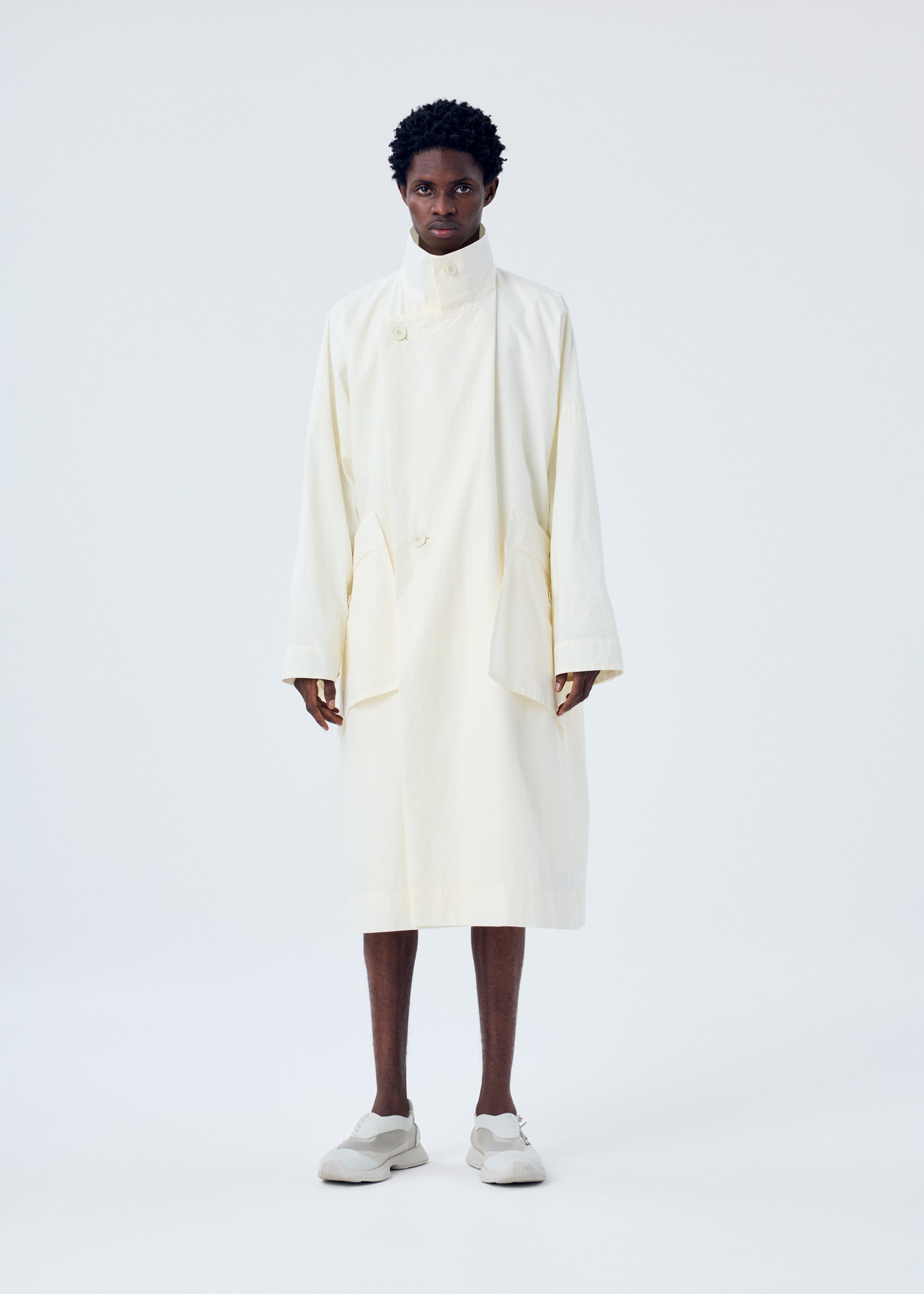 A model wears the HOMME PLISSÉ ISSEY MIYAKE FRESHEN coat.