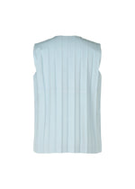 A detail shot of the HOMME PLISSÉ ISSEY MIYAKE EDGE ENSEMBLE vest.