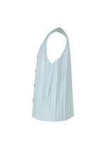 A detail shot of the HOMME PLISSÉ ISSEY MIYAKE EDGE ENSEMBLE vest.
