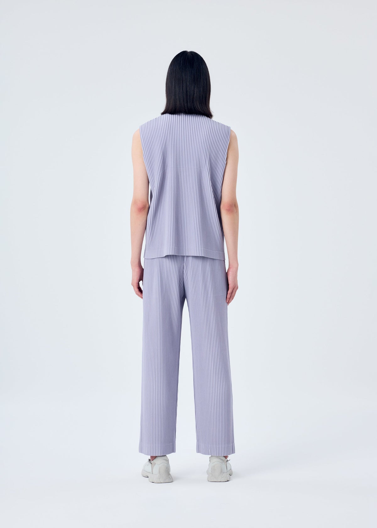 A model wears the HOMME PLISSÉ ISSEY MIYAKE TAILORED PLEATS 2 vest.