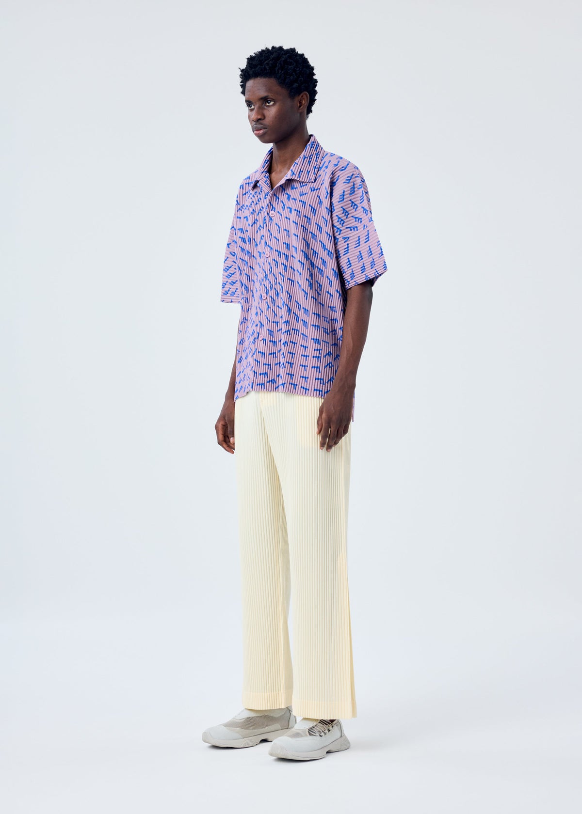 A model wears the HOMME PLISSÉ ISSEY MIYAKE WIND SPEED shirt.