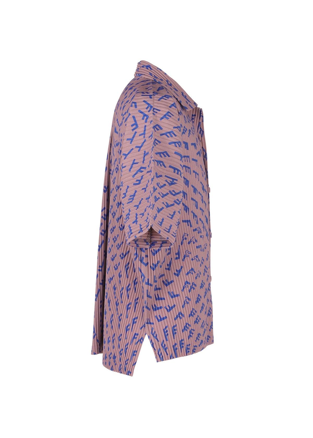 A detail shot of the HOMME PLISSÉ ISSEY MIYAKE WIND SPEED shirt.