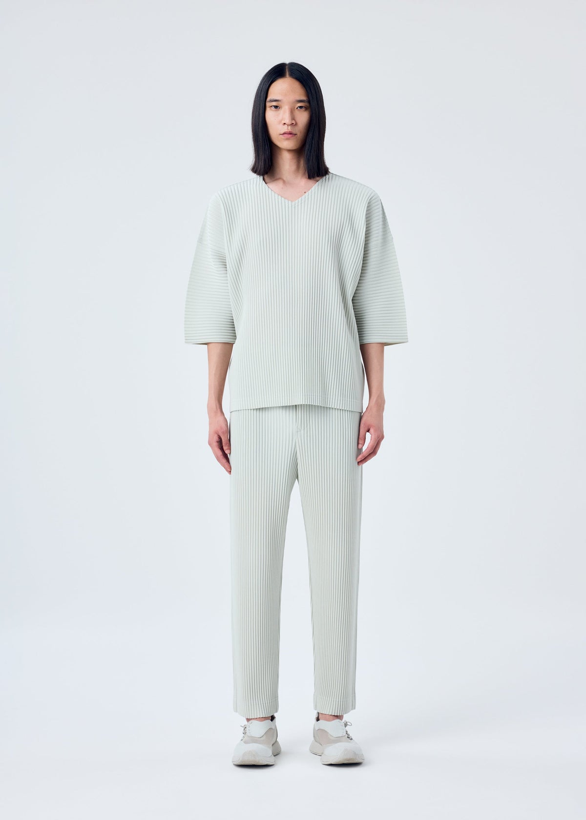 A model wears the HOMME PLISSÉ ISSEY MIYAKE MC MARCH top.