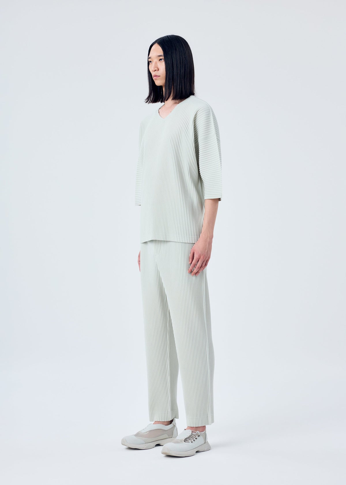 A model wears the HOMME PLISSÉ ISSEY MIYAKE MC MARCH top.