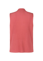 A detail shot of the HOMME PLISSÉ ISSEY MIYAKE MC APRIL top.
