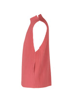 A detail shot of the HOMME PLISSÉ ISSEY MIYAKE MC APRIL top.