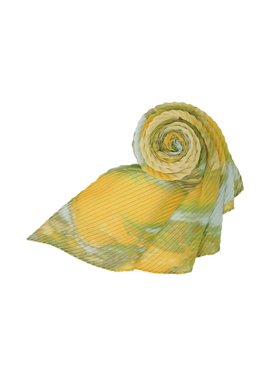 A detail shot of the HOMME PLISSÉ ISSEY MIYAKE AGATE SCARF stole.