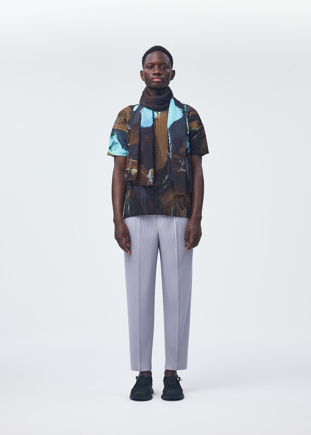 A model wears the HOMME PLISSÉ ISSEY MIYAKE AGATE SCARF stole.