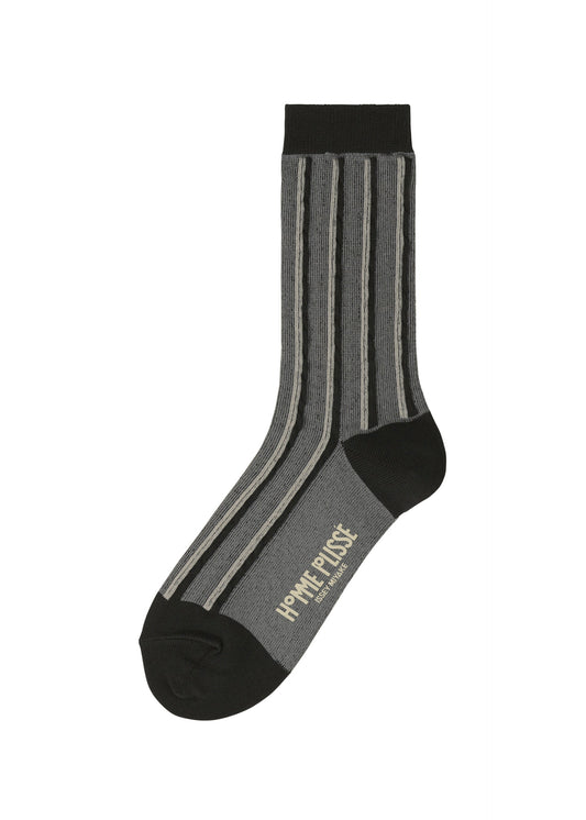 A product shot of the HOMME PLISSÉ ISSEY MIYAKE MASONRY SOCKS socks in black (15).