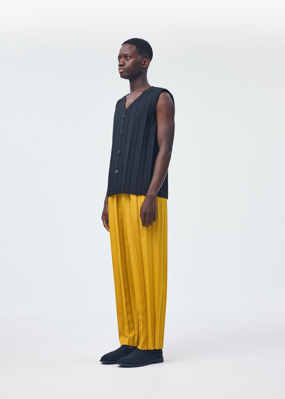A model wears the HOMME PLISSÉ ISSEY MIYAKE EDGE ENSEMBLE vest.