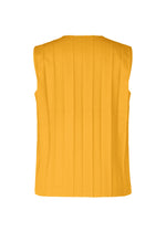A detail shot of the HOMME PLISSÉ ISSEY MIYAKE EDGE ENSEMBLE vest.