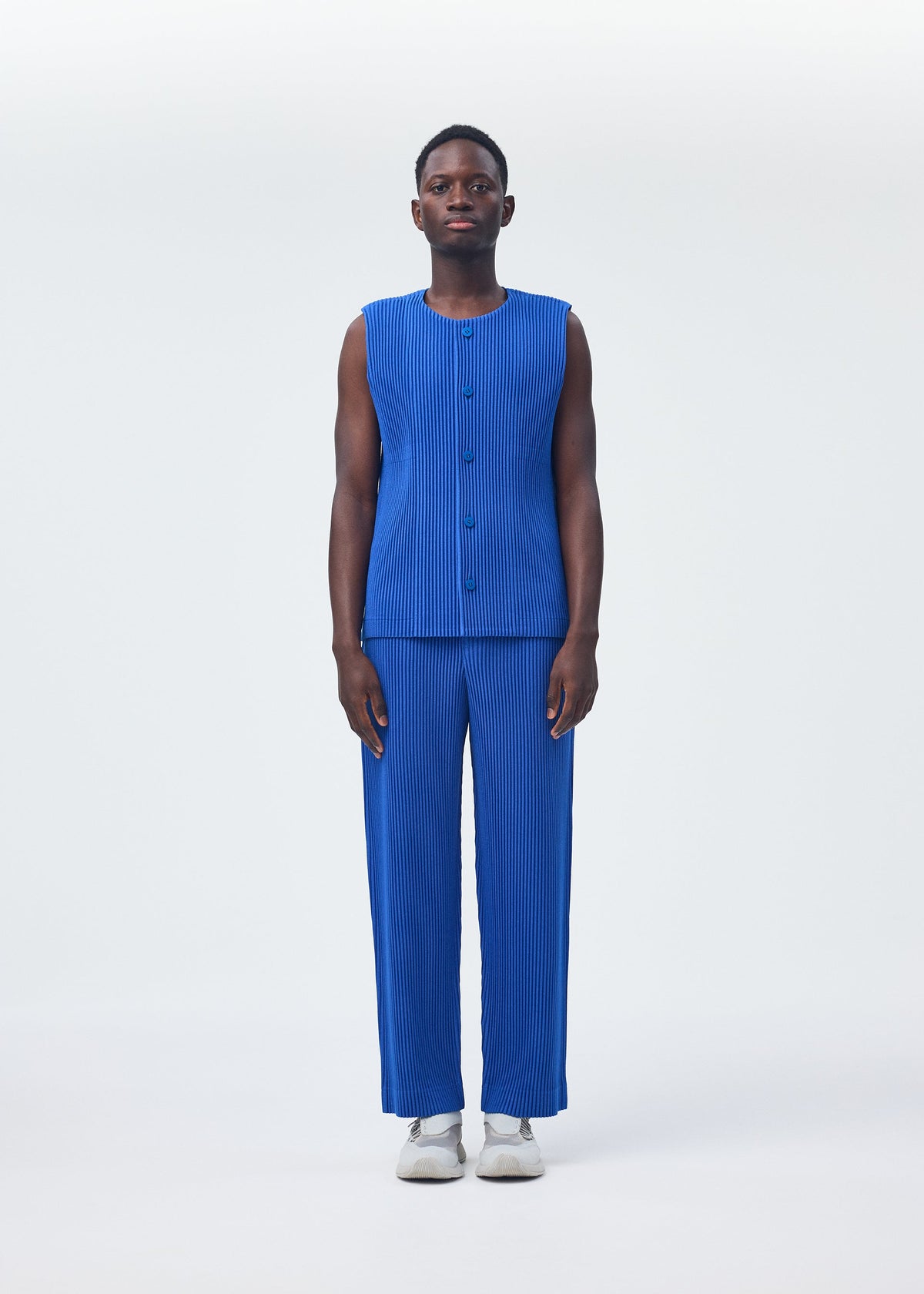 A model wears the HOMME PLISSÉ ISSEY MIYAKE KERSEY PLEATS vest.
