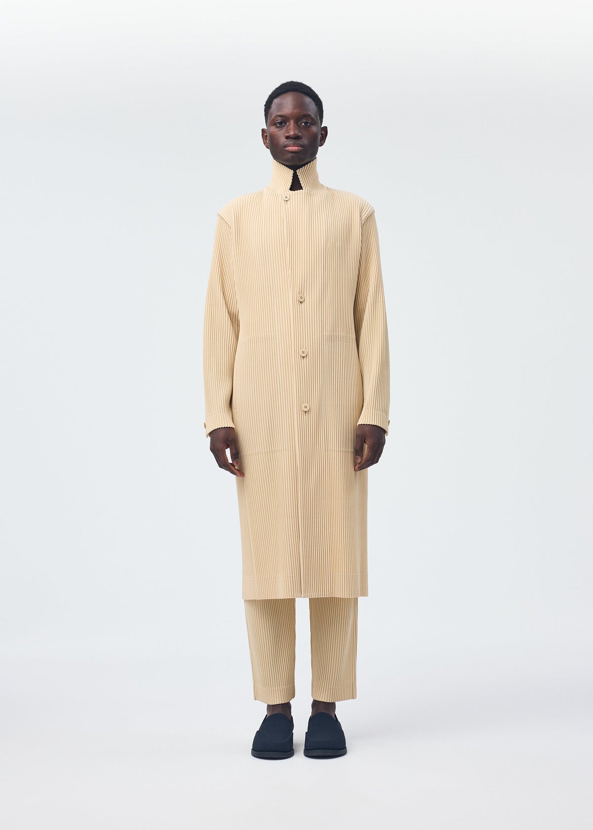 A model wears the HOMME PLISSÉ ISSEY MIYAKE TAILORED PLEATS 2 clothing.