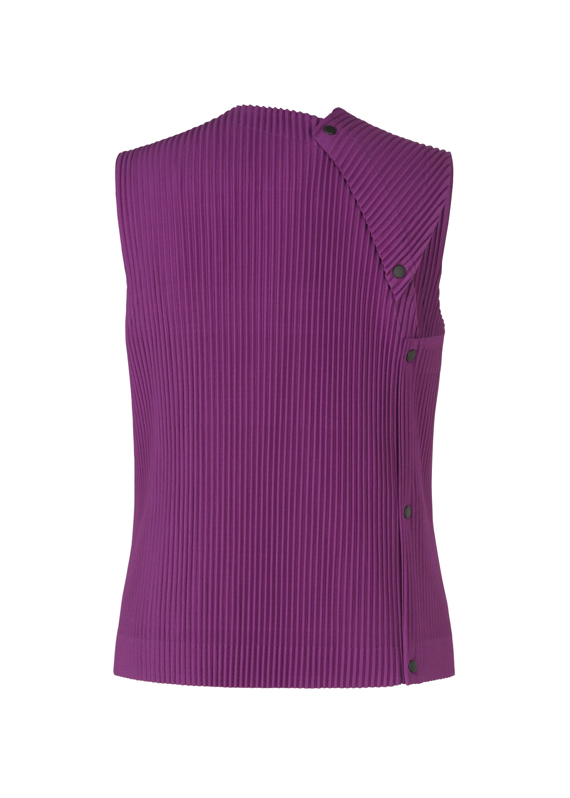 A detail shot of the HOMME PLISSÉ ISSEY MIYAKE STONE CLOUD vest.