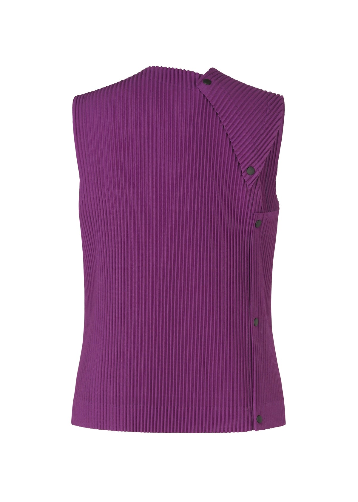 A detail shot of the HOMME PLISSÉ ISSEY MIYAKE STONE CLOUD vest.