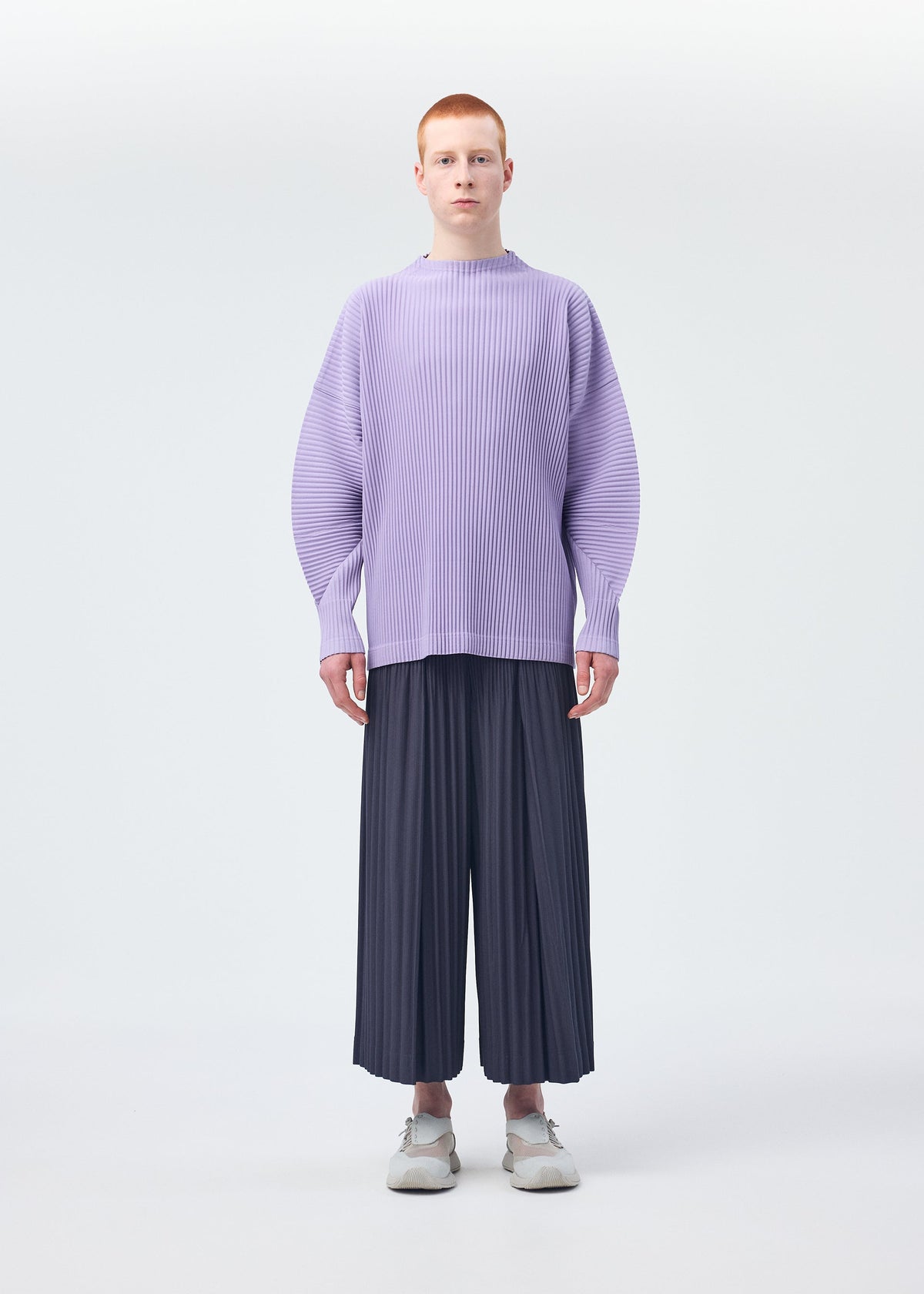 A model wears the HOMME PLISSÉ ISSEY MIYAKE MONTHLY COLORS DECEMBER clothing.