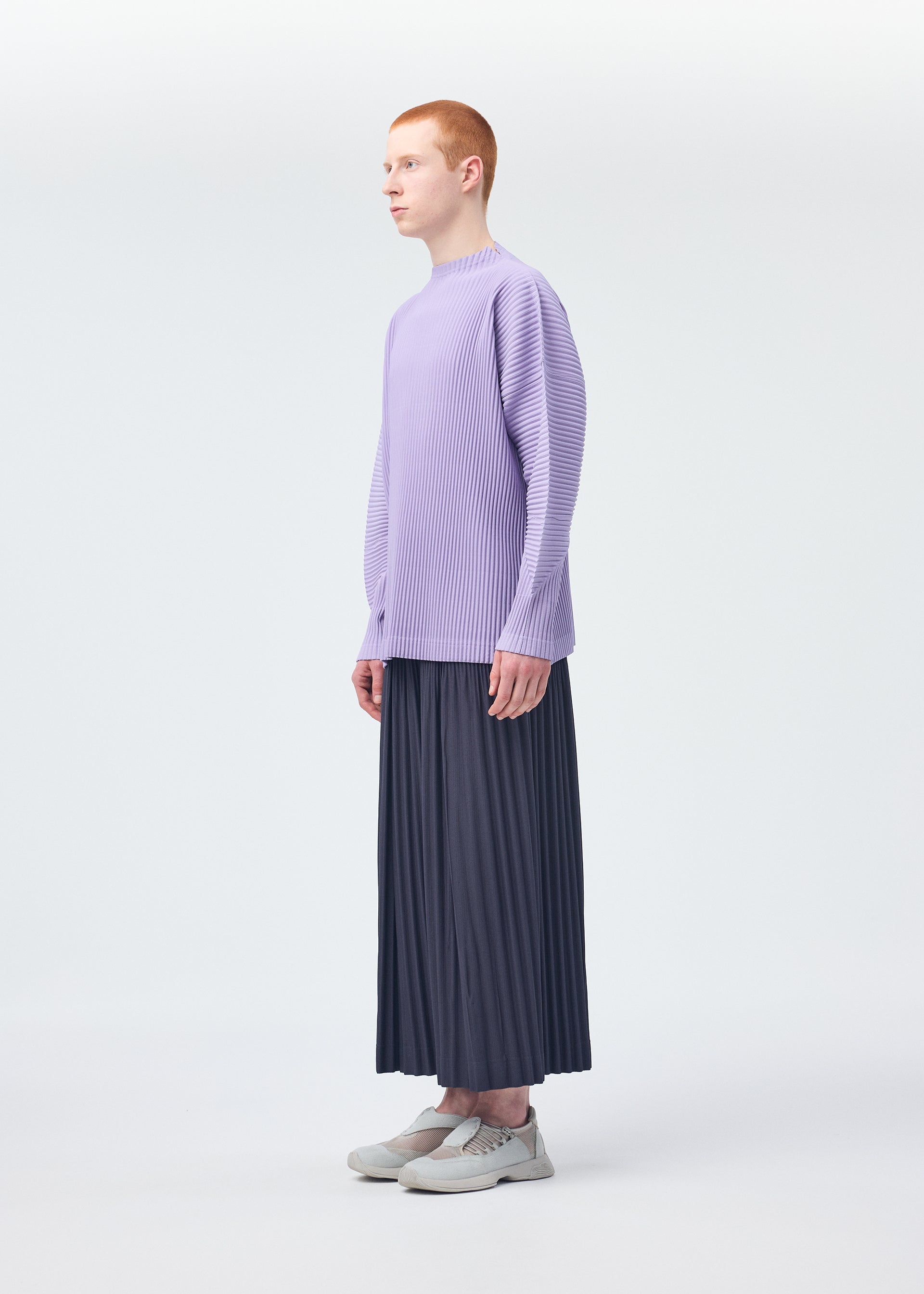 A model wears the HOMME PLISSÉ ISSEY MIYAKE MONTHLY COLORS DECEMBER clothing.