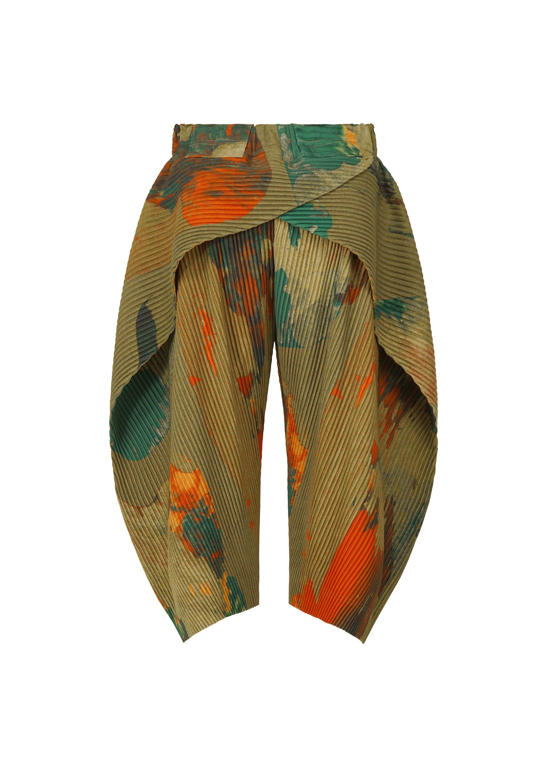A detail shot of the HOMME PLISSÉ ISSEY MIYAKE PAINTED STONE clothing.