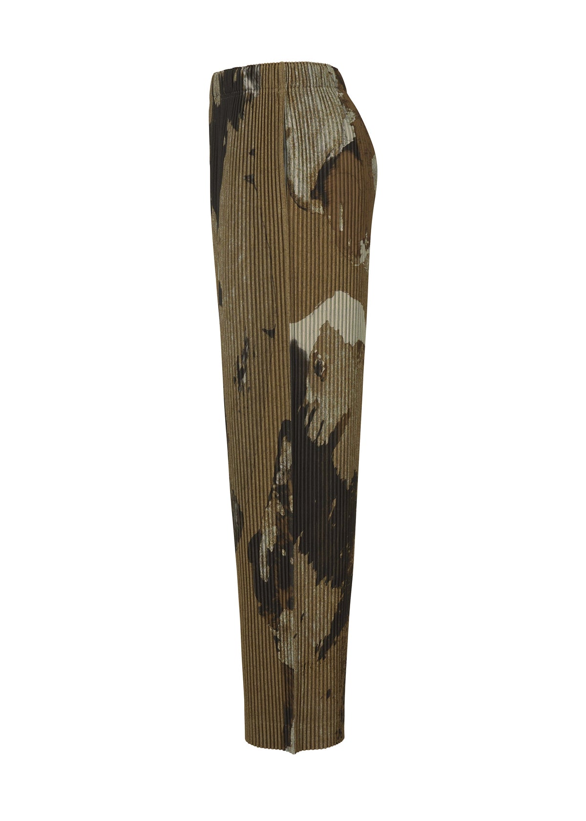 A detail shot of the HOMME PLISSÉ ISSEY MIYAKE PAINTED STONE clothing.