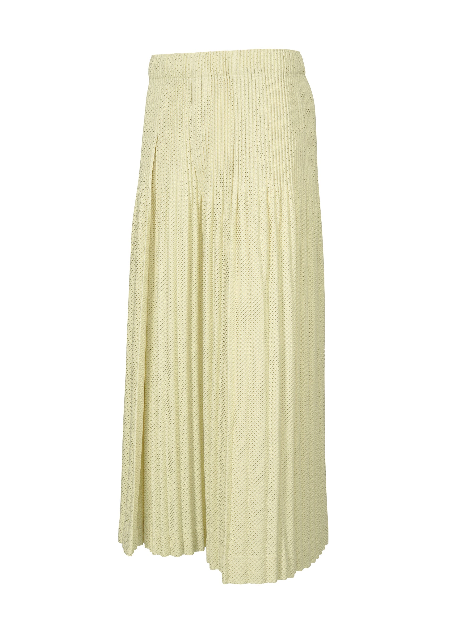 A detail shot of the HOMME PLISSÉ ISSEY MIYAKE WICKERWORK MESH trousers.