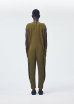 A model wears the HOMME PLISSÉ ISSEY MIYAKE PLEATS BOTTOMS 2 clothing.