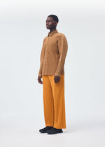 A model wears the HOMME PLISSÉ ISSEY MIYAKE MONTHLY COLORS OCTOBER shirt.
