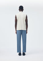 A model wears the HOMME PLISSÉ ISSEY MIYAKE MONTHLY COLORS SEPTEMBER top.