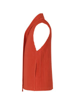 A detail shot of the HOMME PLISSÉ ISSEY MIYAKE MONTHLY COLORS SEPTEMBER top.